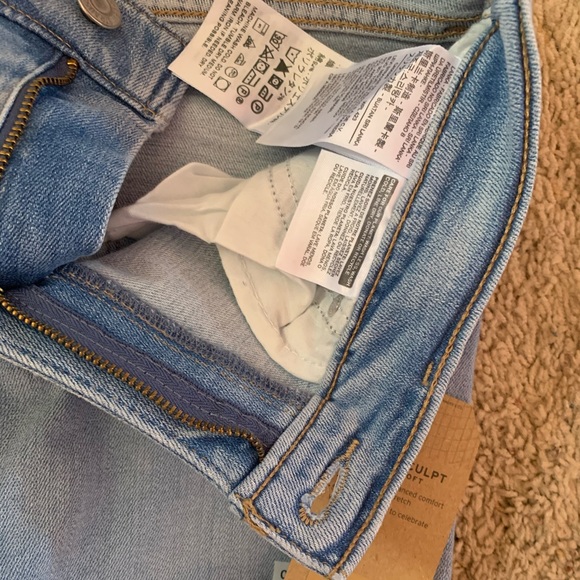 New Levi’s jeans - Picture 2 of 4